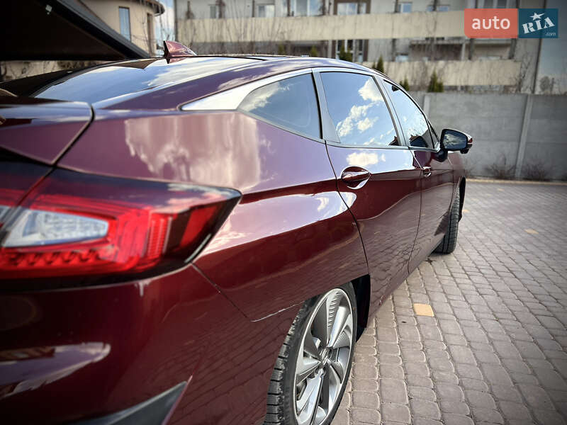 Седан Honda Clarity 2018 в Ладыжине
