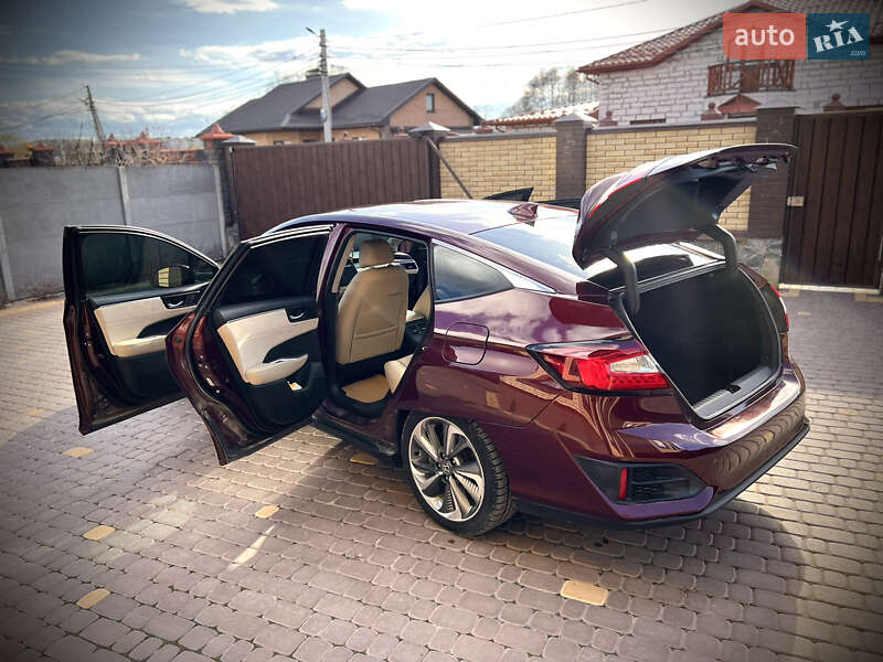 Седан Honda Clarity 2018 в Ладыжине