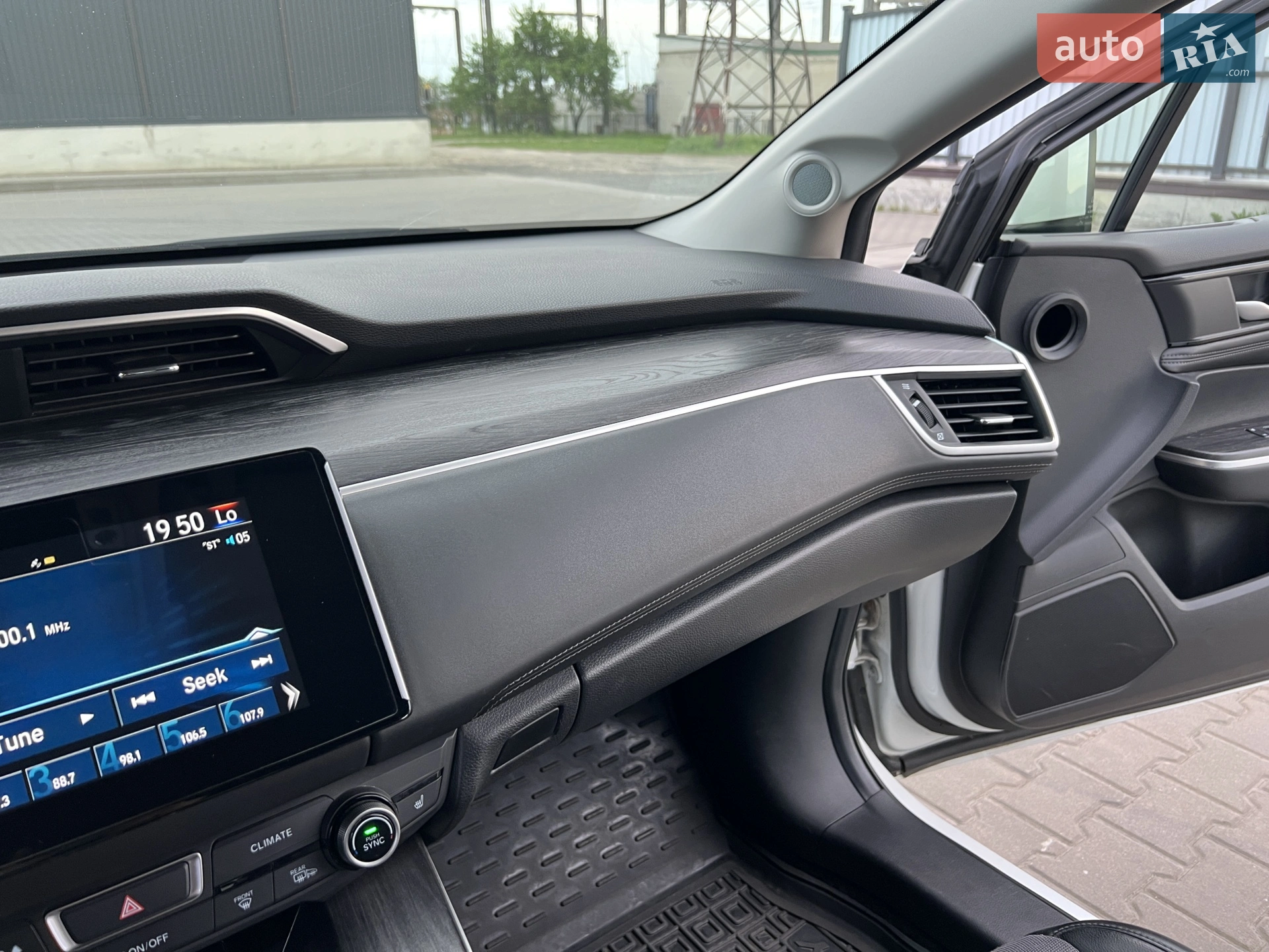 2017 Honda FCX Clarity - мініатюра 38