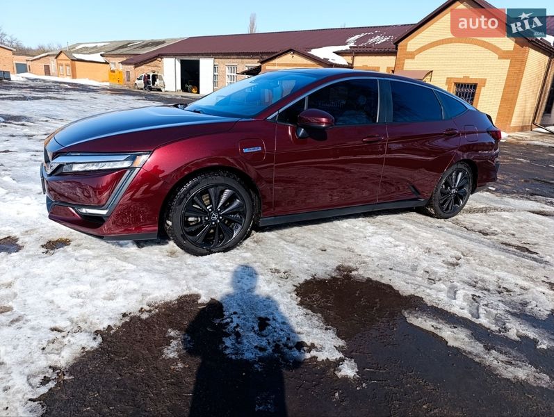 Седан Honda Clarity 2017 в Ромнах