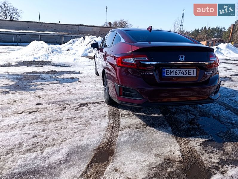 Седан Honda Clarity 2017 в Ромнах
