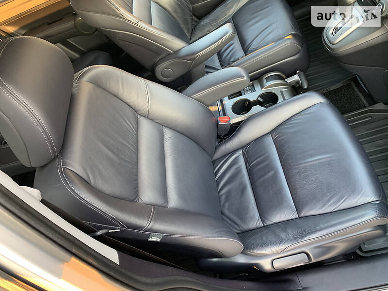 Позашляховик / Кросовер Honda CR-V 2011 в Чернівцях