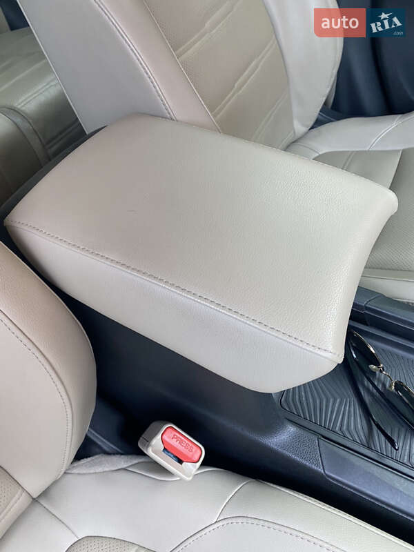 Внедорожник / Кроссовер Honda CR-V 2016 в Запорожье