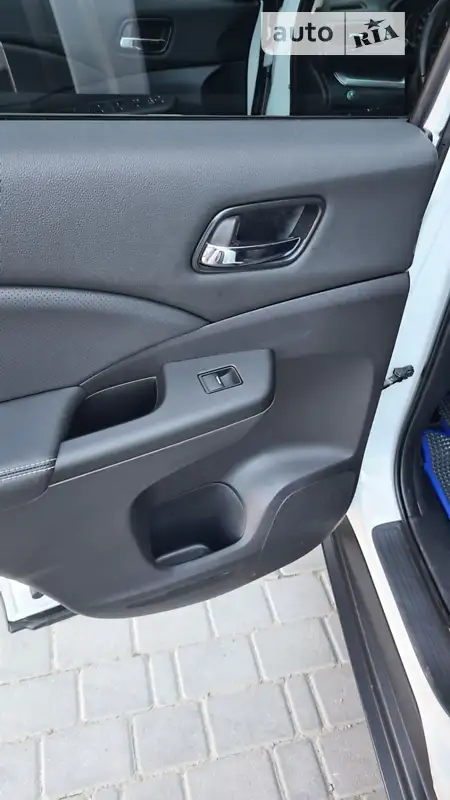 Honda CR-V 2016 VIN SHSRE6880GU004079 фото оголошення 18 з 66