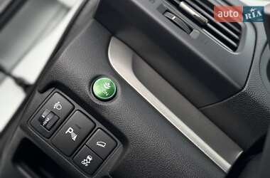 Внедорожник / Кроссовер Honda CR-V 2015 в 