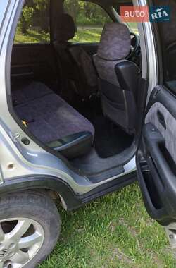 Позашляховик / Кросовер Honda CR-V 2005 в 