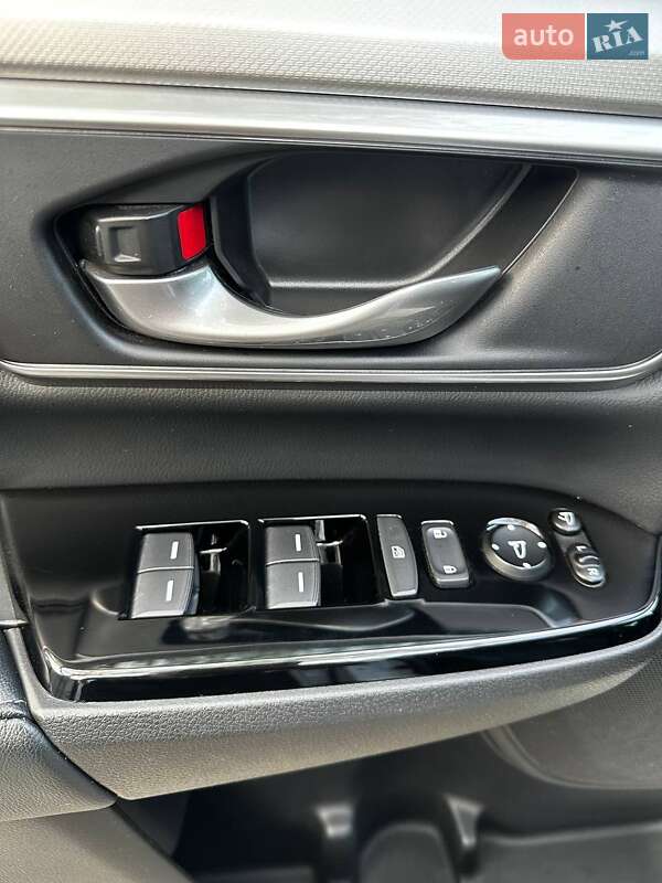 Внедорожник / Кроссовер Honda CR-V 2020 в Макарове