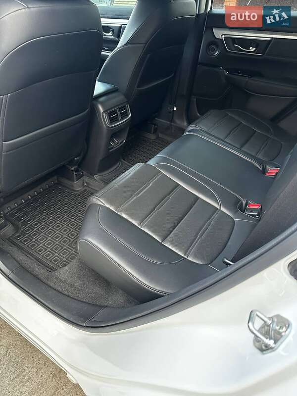 Внедорожник / Кроссовер Honda CR-V 2020 в Макарове