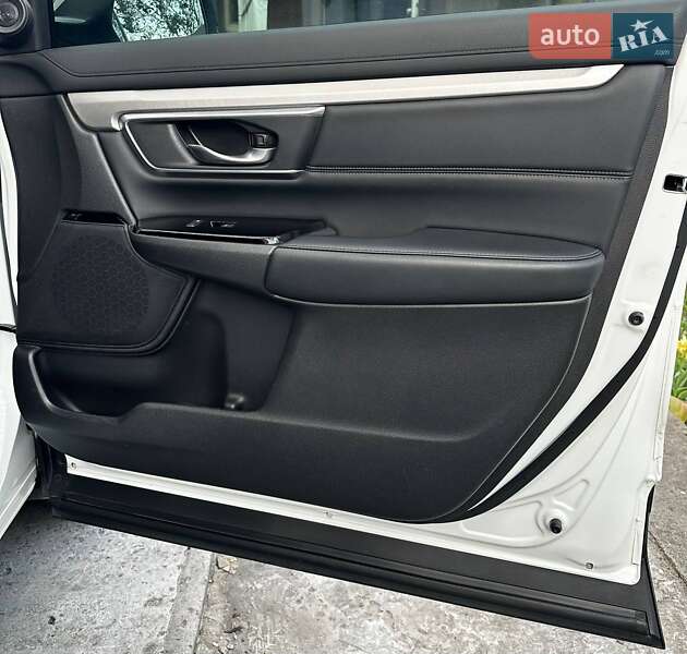 Внедорожник / Кроссовер Honda CR-V 2020 в Макарове