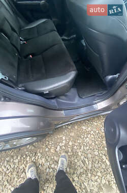 Позашляховик / Кросовер Honda CR-V 2011 в 