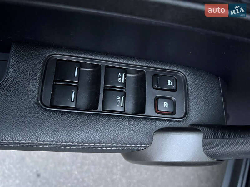 Внедорожник / Кроссовер Honda CR-V 2011 в Краснограде