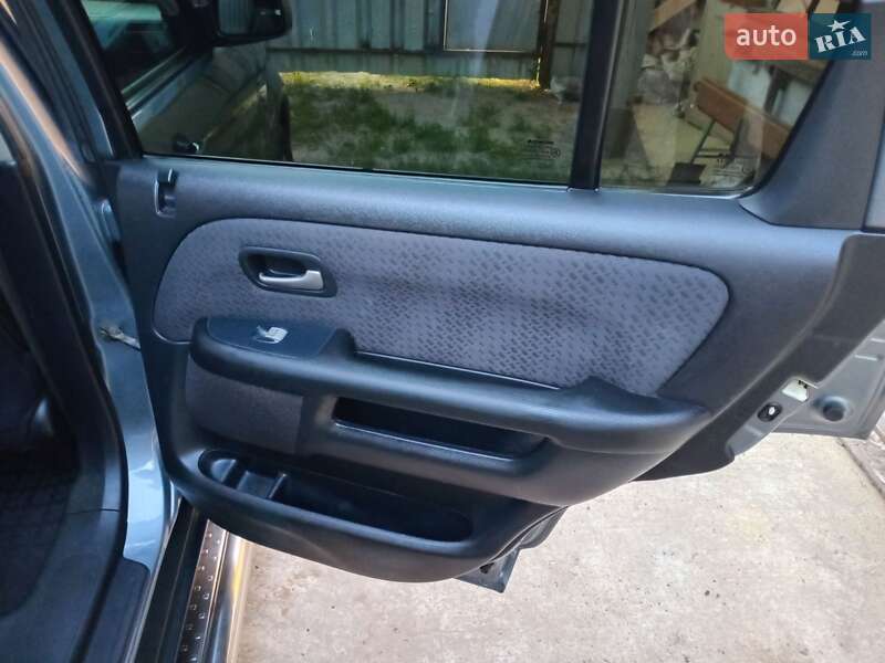 Позашляховик / Кросовер Honda CR-V 2004 в Полтаві