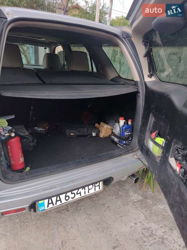 Позашляховик / Кросовер Honda CR-V 2004 в Києві