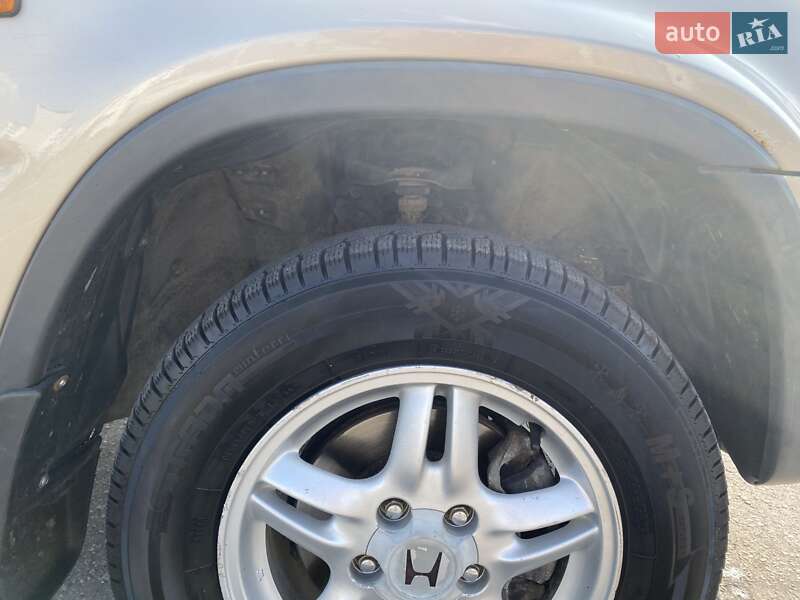 Внедорожник / Кроссовер Honda CR-V 2000 в Ивано-Франковске