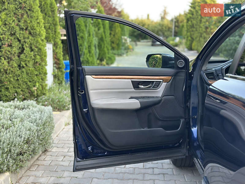Внедорожник / Кроссовер Honda CR-V 2017 в Одессе