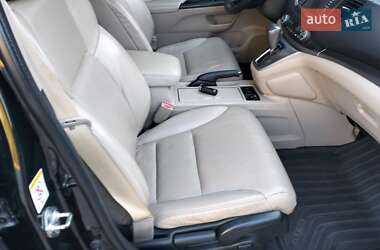 Внедорожник / Кроссовер Honda CR-V 2014 в 