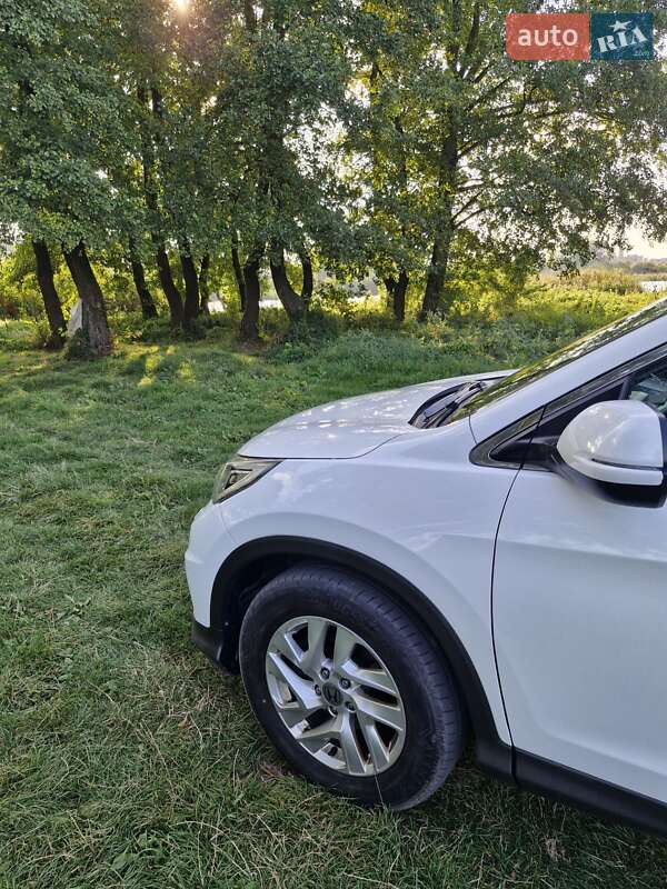 Внедорожник / Кроссовер Honda CR-V 2015 в Александровке