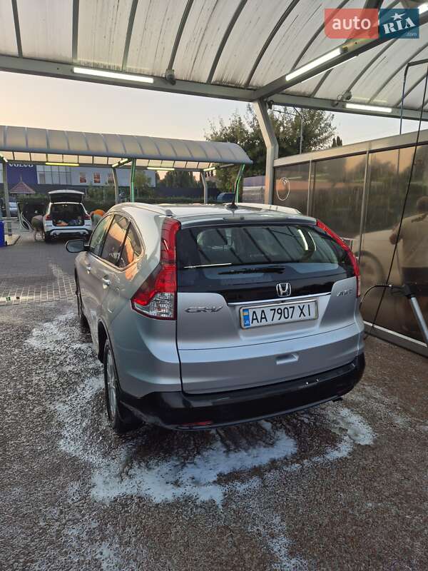 Позашляховик / Кросовер Honda CR-V 2014 в Києві