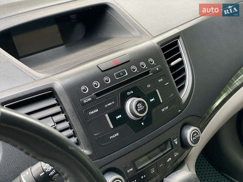 Позашляховик / Кросовер Honda CR-V 2014 в Києві