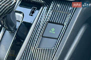 Внедорожник / Кроссовер Honda CR-V 2018 в 