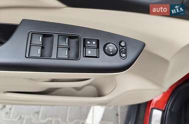 Внедорожник / Кроссовер Honda CR-V 2015 в 