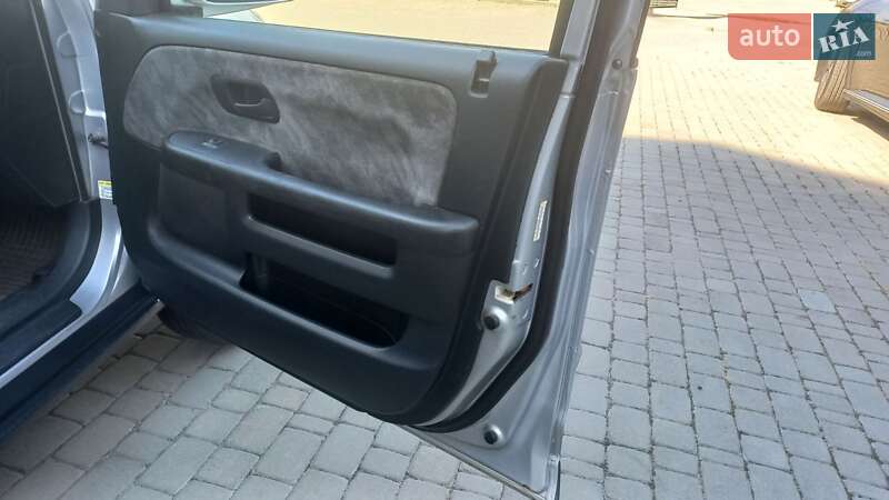 Внедорожник / Кроссовер Honda CR-V 2002 в Ровно