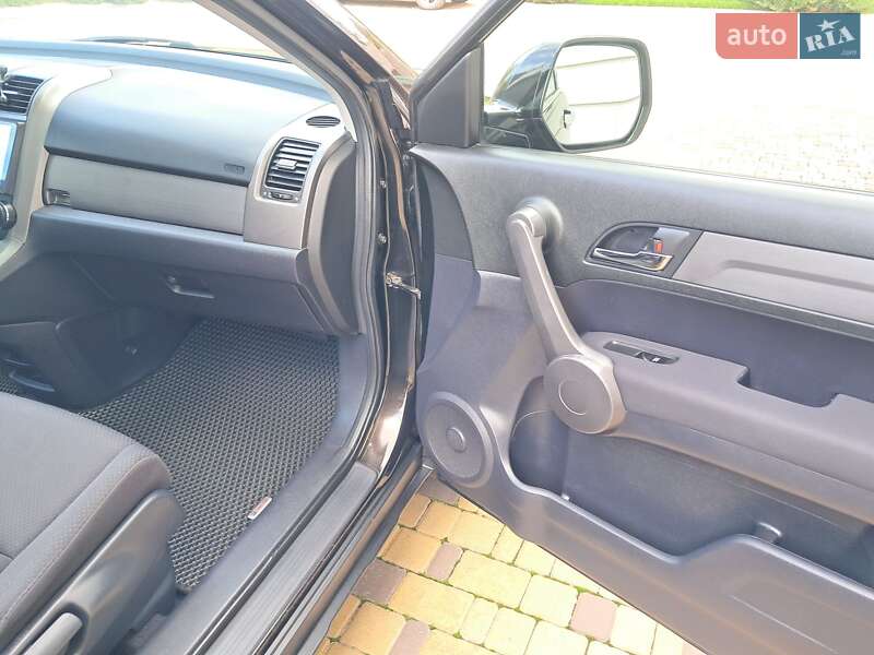 Внедорожник / Кроссовер Honda CR-V 2008 в Могилев-Подольске