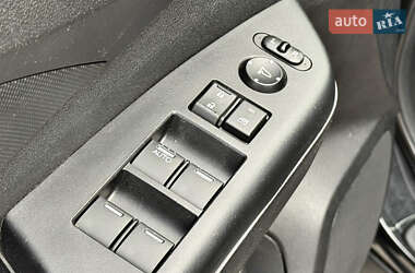 Позашляховик / Кросовер Honda CR-V 2014 в 