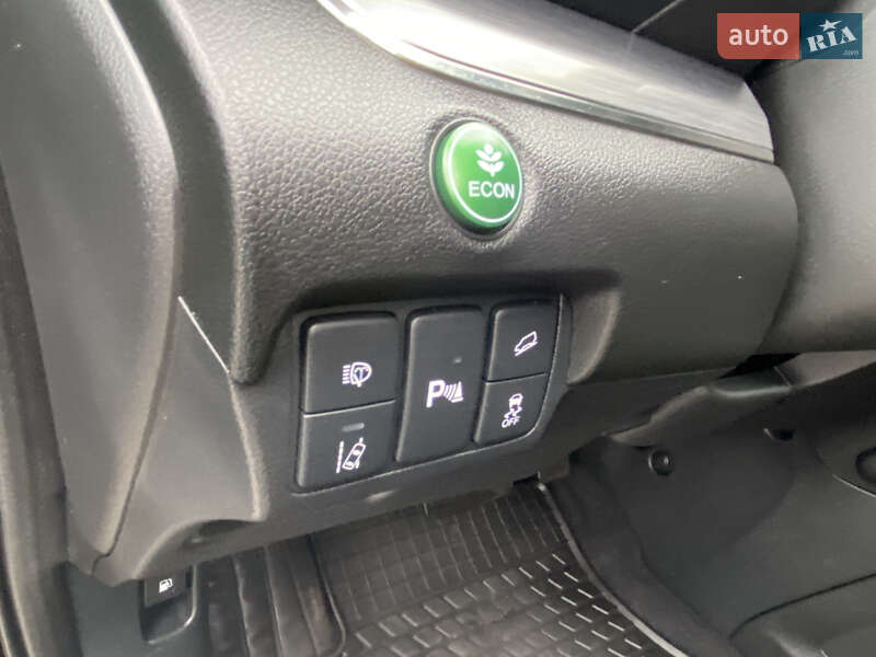 Позашляховик / Кросовер Honda CR-V 2015 в Чернівцях