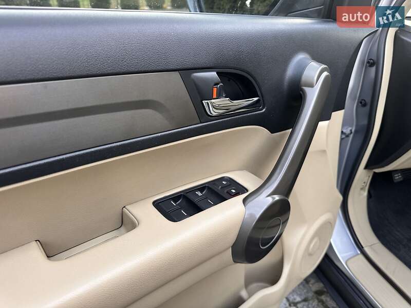 Позашляховик / Кросовер Honda CR-V 2008 в Києві