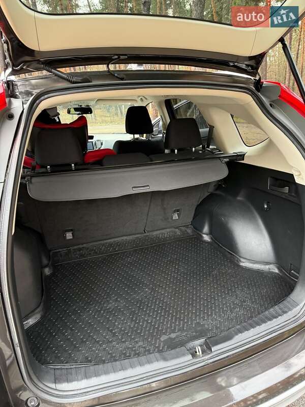 Позашляховик / Кросовер Honda CR-V 2015 в Києві