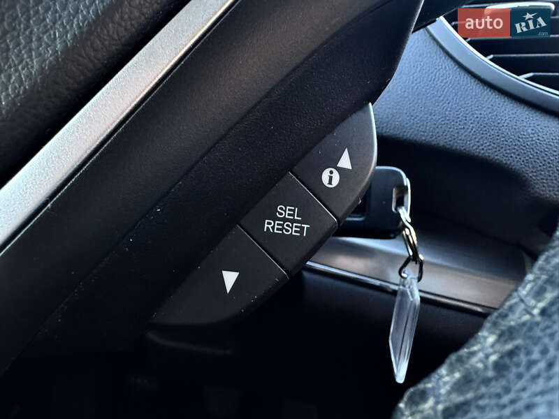 Внедорожник / Кроссовер Honda CR-V 2015 в Радивилове