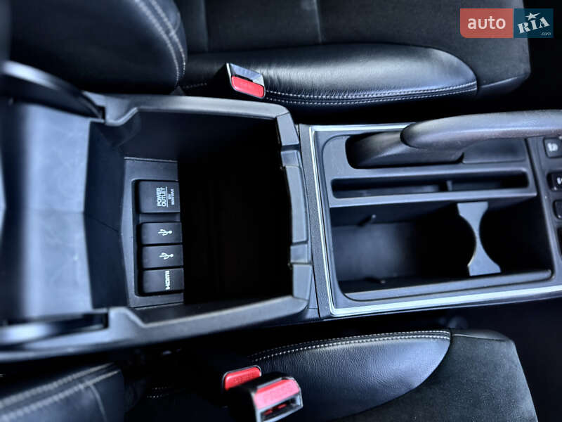 Внедорожник / Кроссовер Honda CR-V 2015 в Радивилове