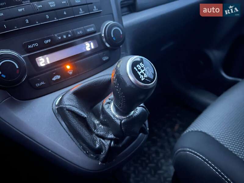 Позашляховик / Кросовер Honda CR-V 2008 в Києві