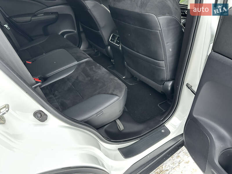 Внедорожник / Кроссовер Honda CR-V 2017 в Киеве