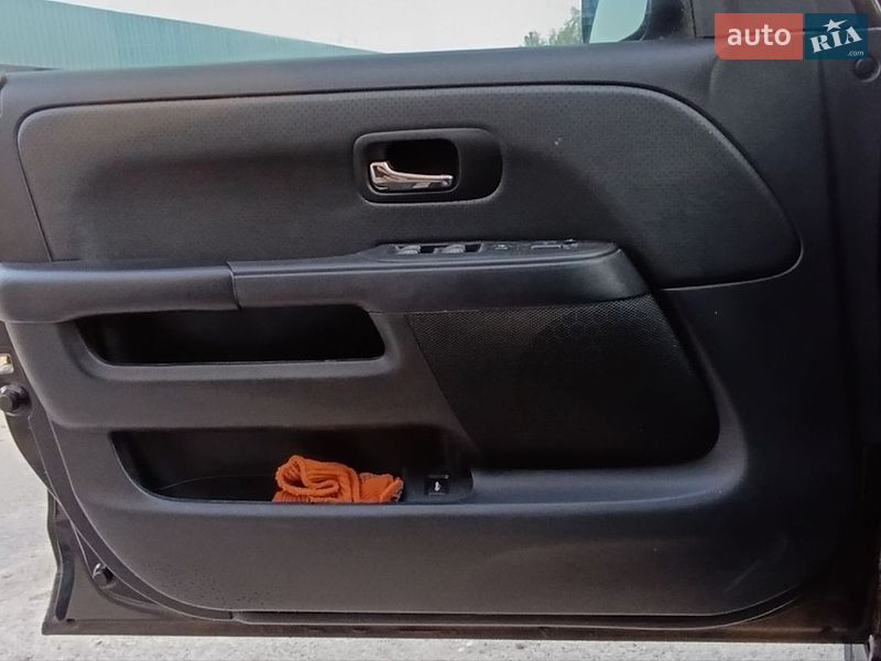 Внедорожник / Кроссовер Honda CR-V 2005 в Глухове