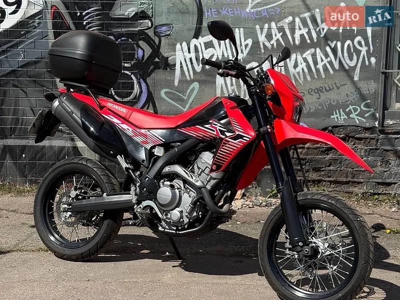 TRIUMPH DAYTONA 660 2024 VIN SMTL23UF7STBW5959 фото оголошення 20 з 42