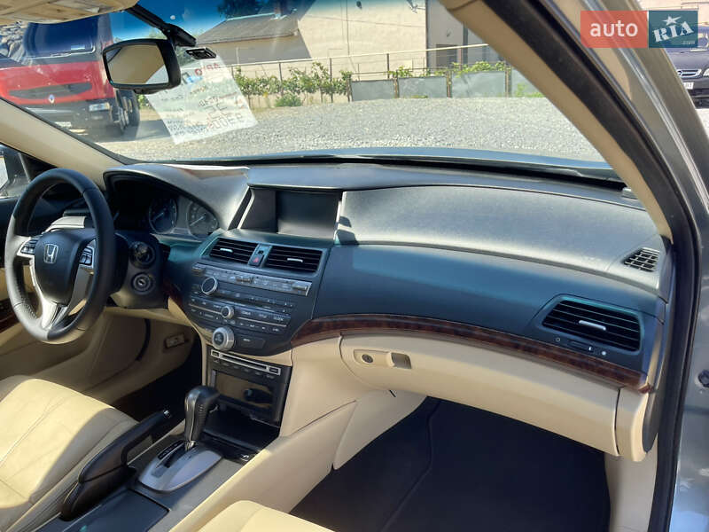 Позашляховик / Кросовер Honda Crosstour 2010 в Чернівцях