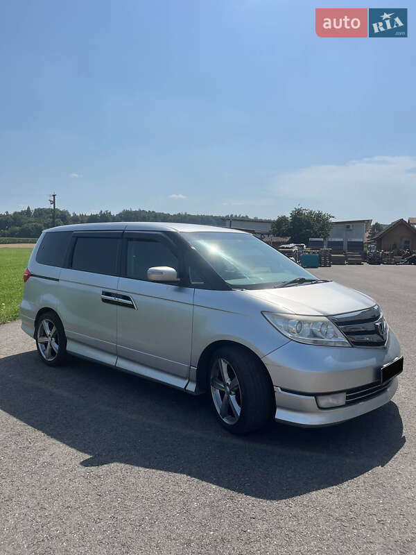 Минивэн Honda Elysion 2011 в 