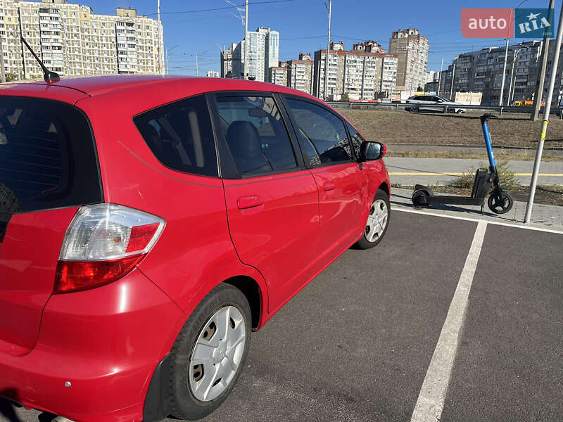 Хэтчбек Honda Fit 2012 в Киеве
