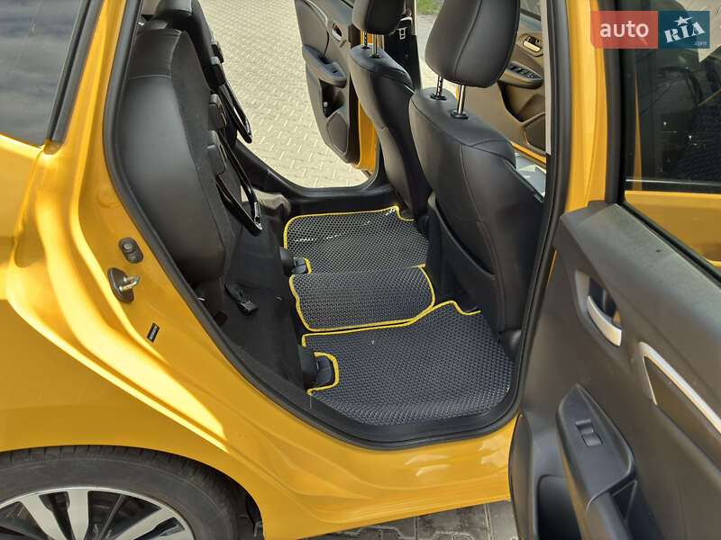 Хэтчбек Honda Fit 2017 в Киеве