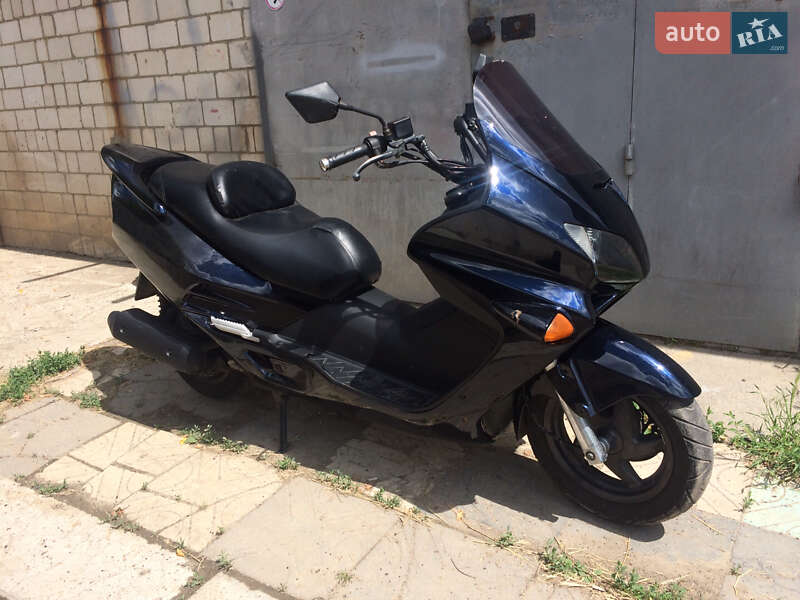 Макси-скутер Honda Forza 250 2003 в Ладыжине фото Макси-скутер Honda Forza 250 2003 в Ладыжине