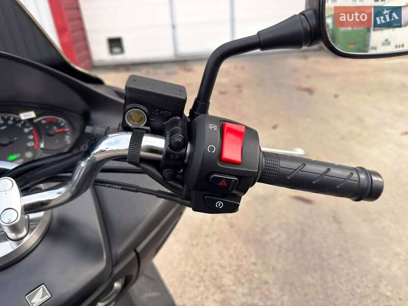 Макси-скутер Honda Forza 250 2004 в Черкассах фото 23 Макси-скутер Honda Forza 250 2004 в Черкассах