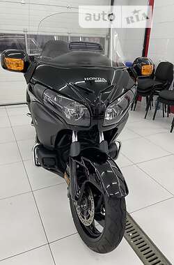 Мотоцикл Туризм Honda GL 1800 Gold Wing 2015 в 