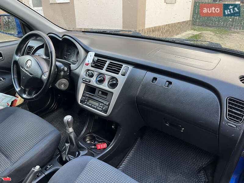 Позашляховик / Кросовер Honda HR-V 2004 в Рівному фото 2 Позашляховик / Кросовер Honda HR-V 2004 в Рівному