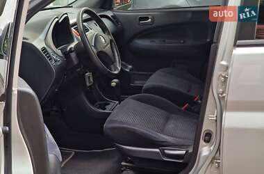 Позашляховик / Кросовер Honda HR-V 2005 в 