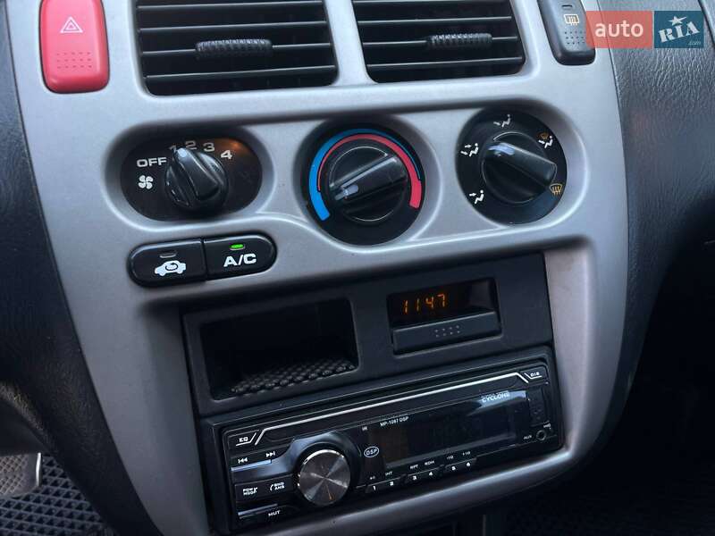 Внедорожник / Кроссовер Honda HR-V 2004 в Николаеве