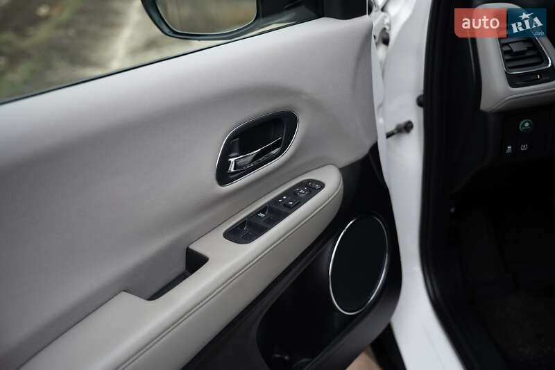 Внедорожник / Кроссовер Honda HR-V 2015 в Киеве