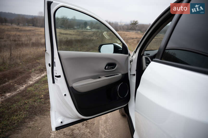 Внедорожник / Кроссовер Honda HR-V 2015 в Киеве