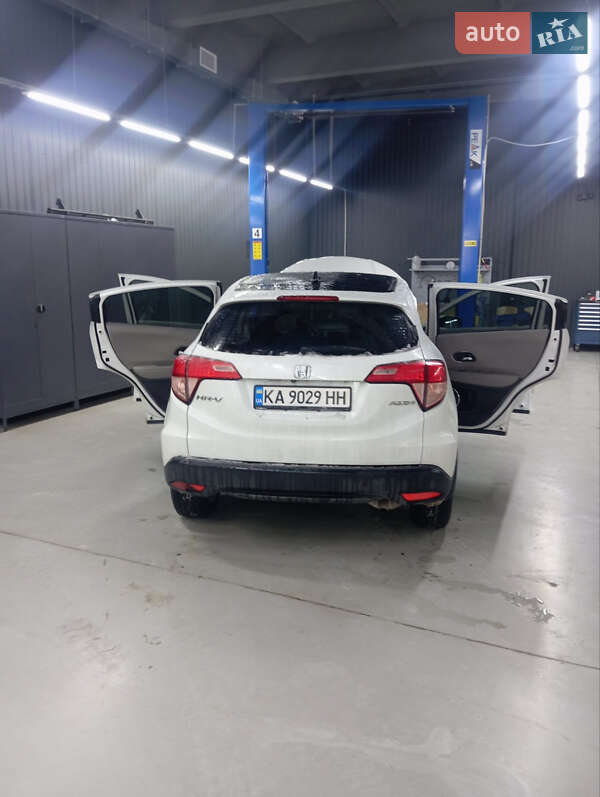 Внедорожник / Кроссовер Honda HR-V 2016 в Киеве